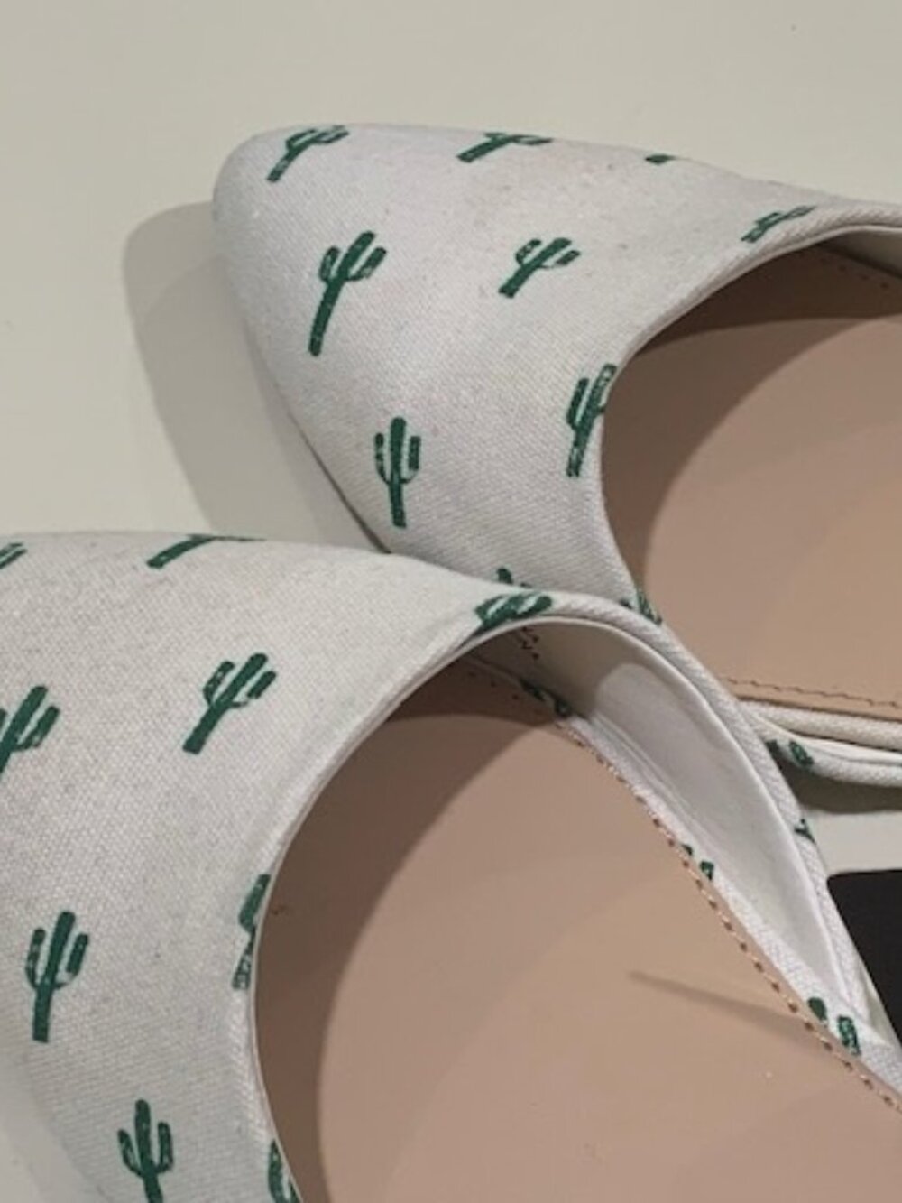 NWT New FOREVER 21 Women's Cactus Print Pointed Toe Sandals Flats Sz 7.5 Shoes - Picture 2 of 6